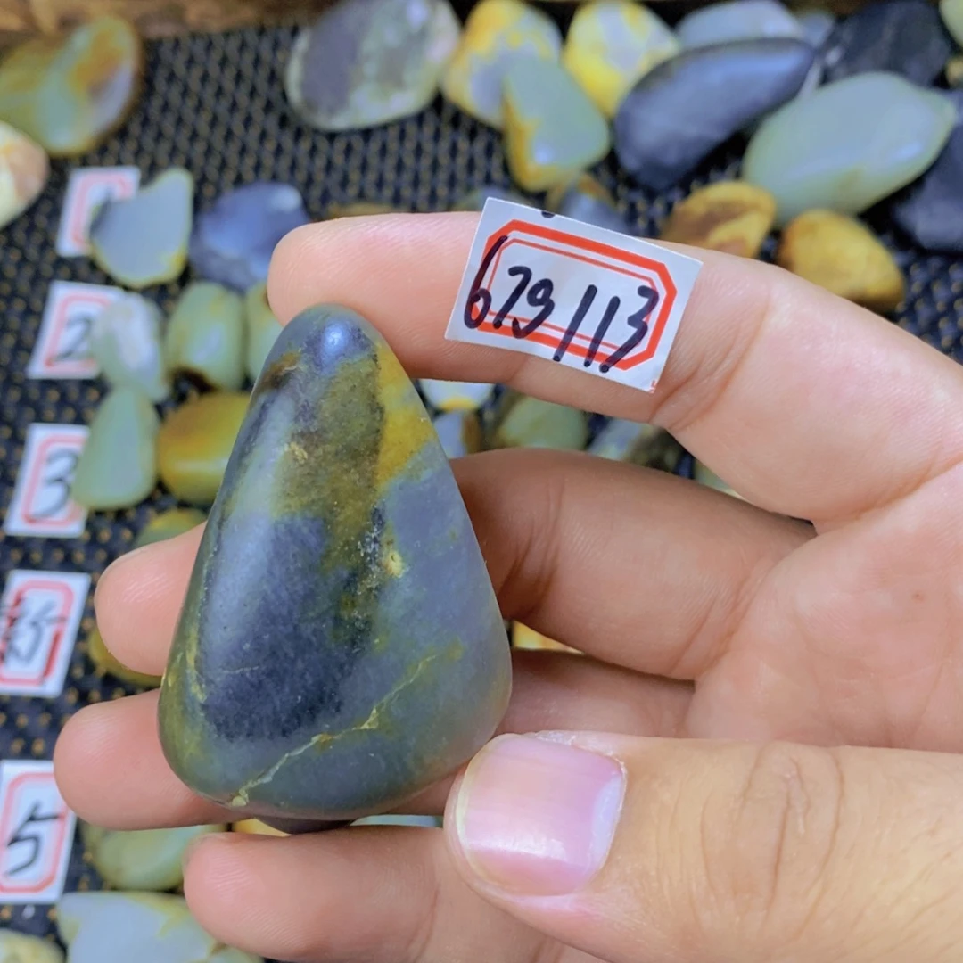 颈饰未镶嵌和田玉（糖玉）