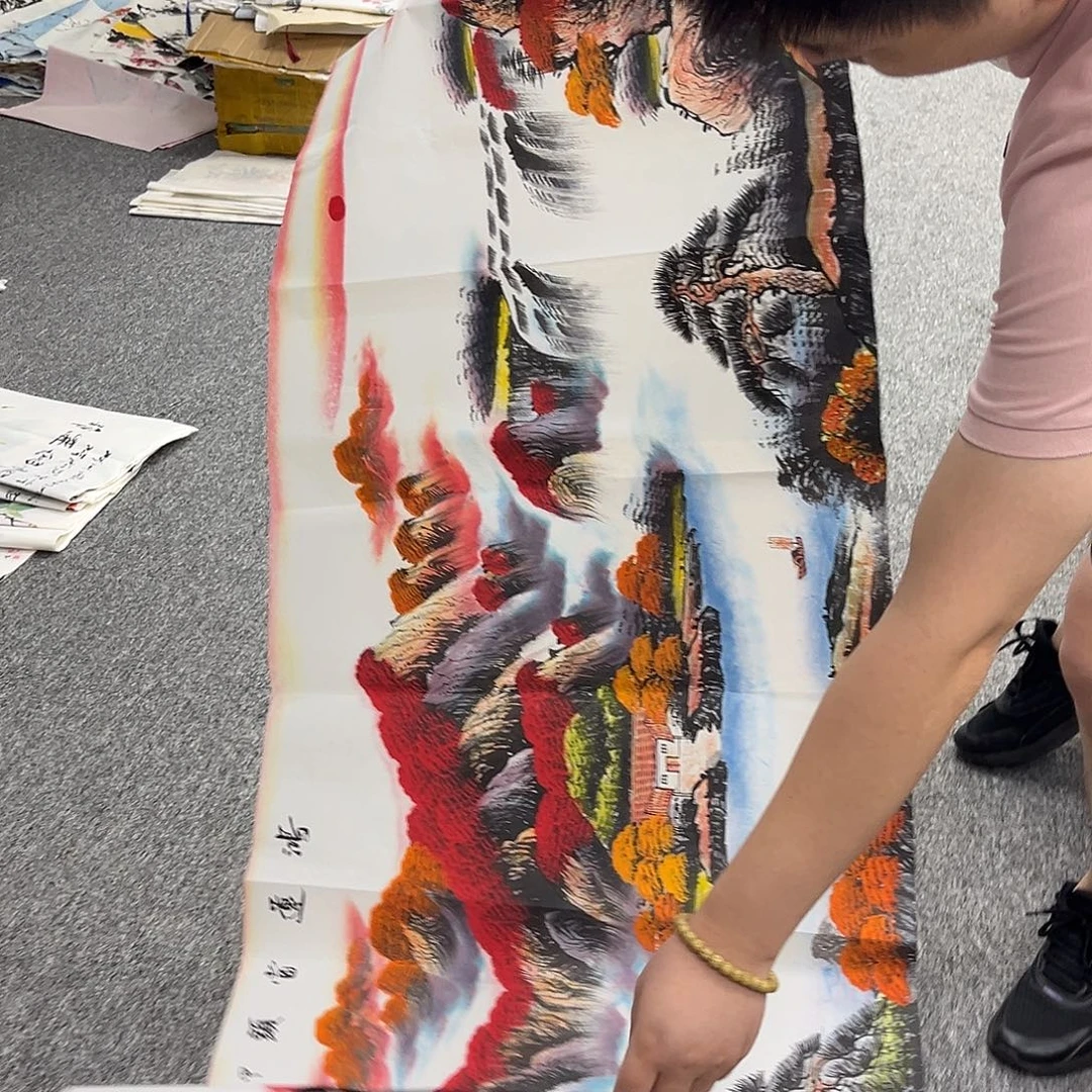 国画卖字画的小男孩