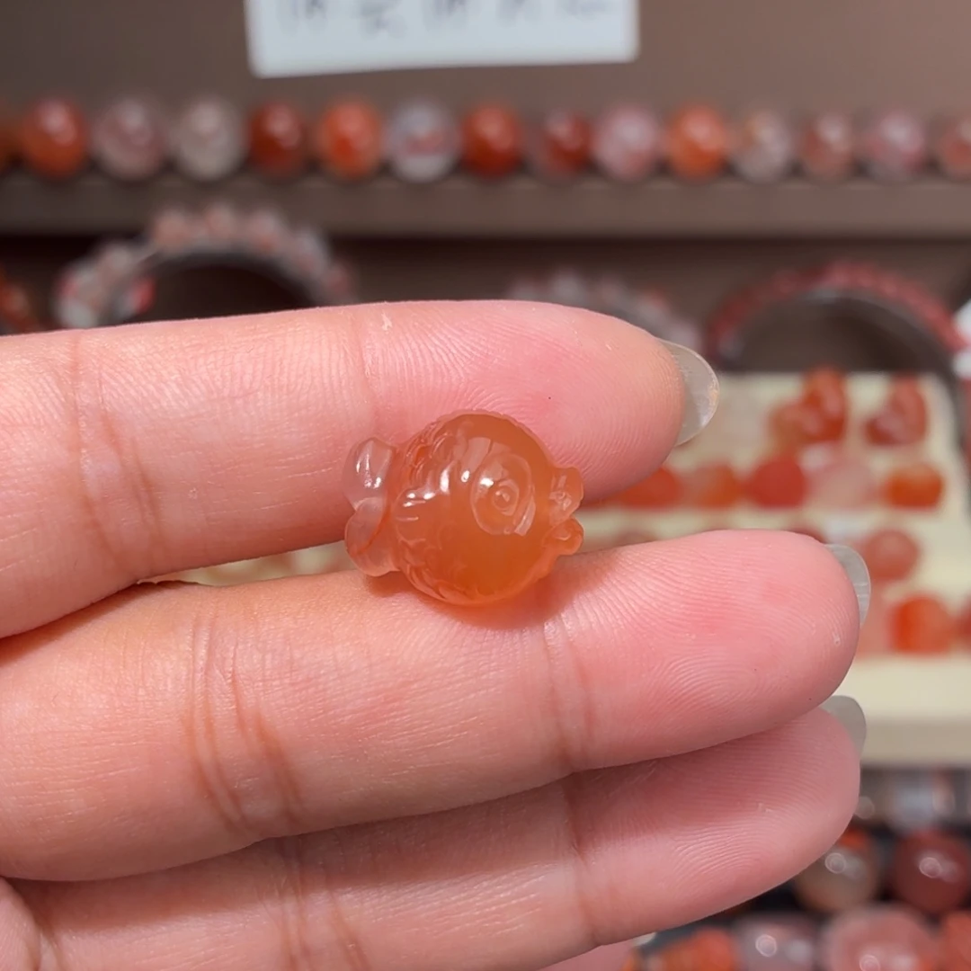 南红玛瑙未镶嵌川料通孔嘟嘟鱼