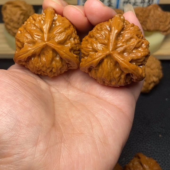 文玩核桃把件承****输工艺三棱