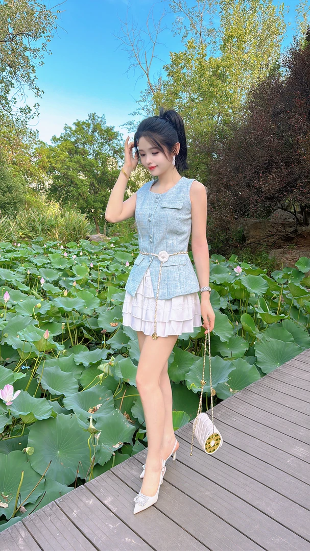 气质名媛小香风时尚修身显瘦马甲VS白色减龄蛋糕短裙两件套装