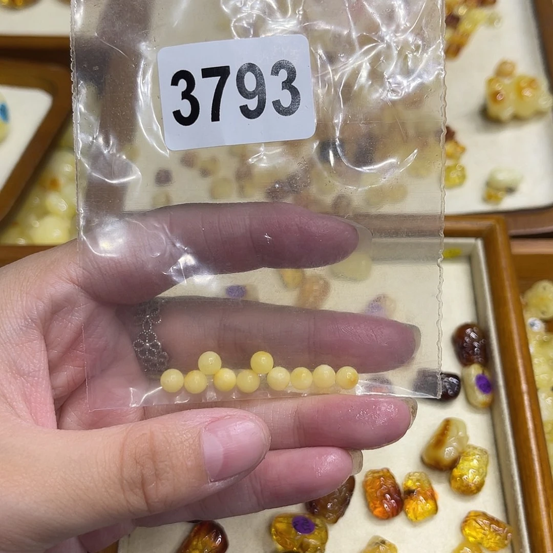 琥珀未镶嵌颈饰蜜蜡