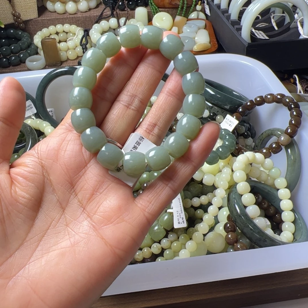 凯***客和田玉（糖玉）未镶嵌手链