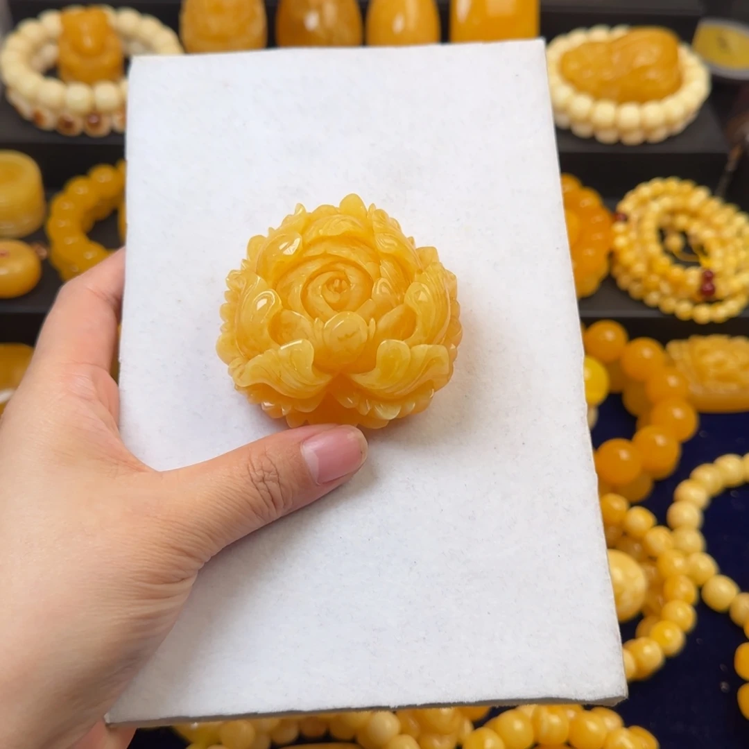 蜜蜡未镶嵌颈饰牡丹花吊坠
