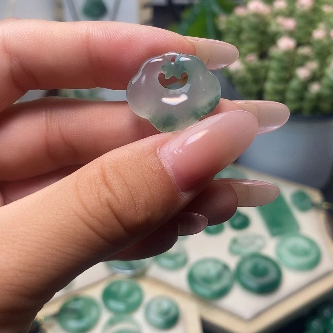 颈饰未镶嵌石英质玉