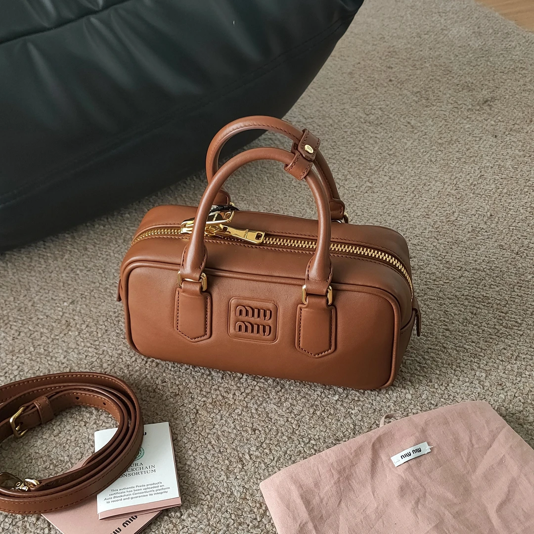 95新 MIU MIU/缪缪 Azul-干邑色牛皮arcadie小号保龄球43817