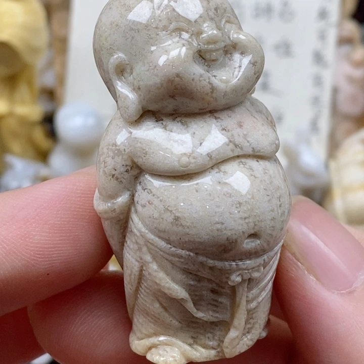 颈饰未镶嵌硅化珊瑚（珊瑚玉）