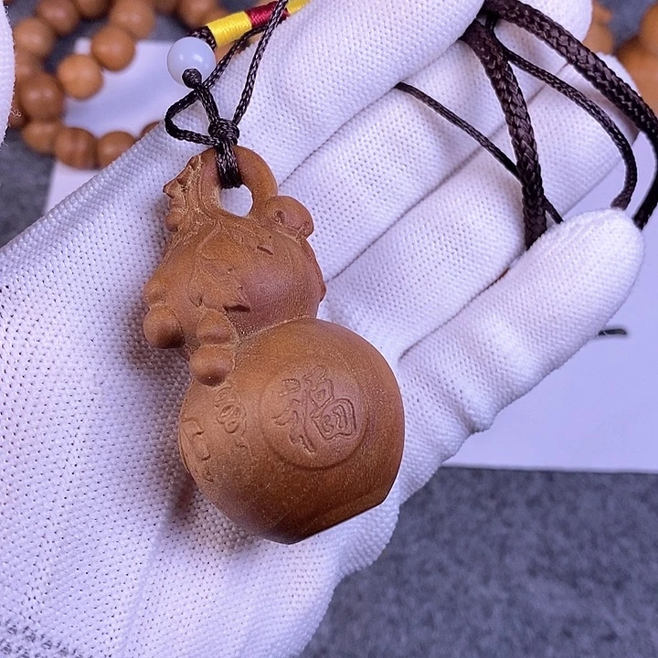 吊坠檀香木老山檀香雕刻福字大葫芦