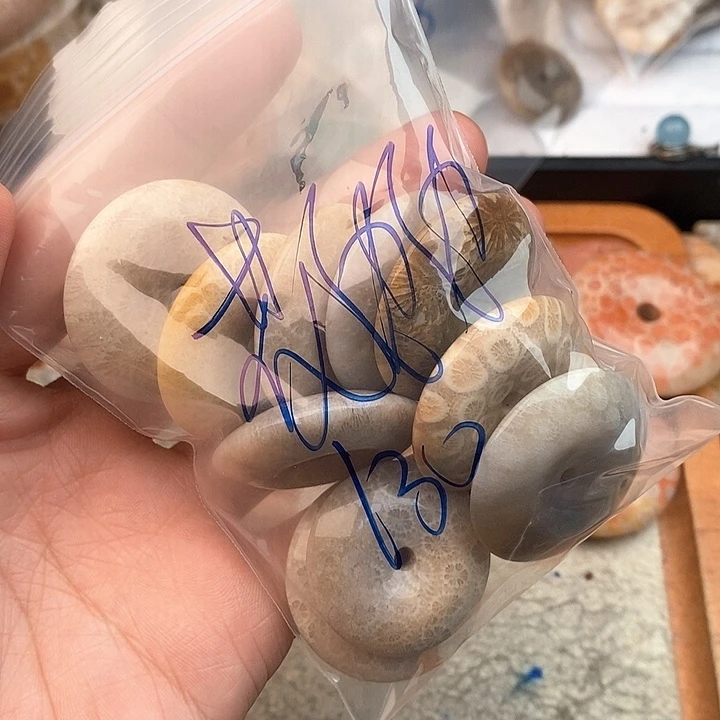 硅化玉颈饰未镶嵌花*边