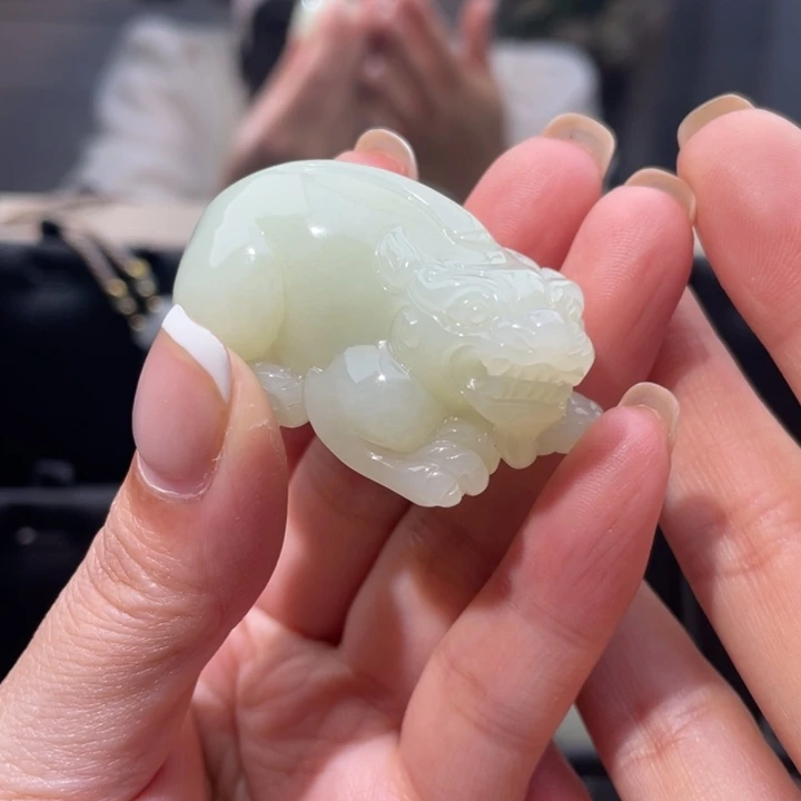 独***身颈饰未镶嵌和田玉