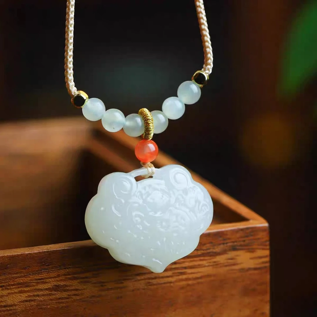 天然新疆和田玉如意锁双面精雕祥云图案国风玉石吊坠锁骨链