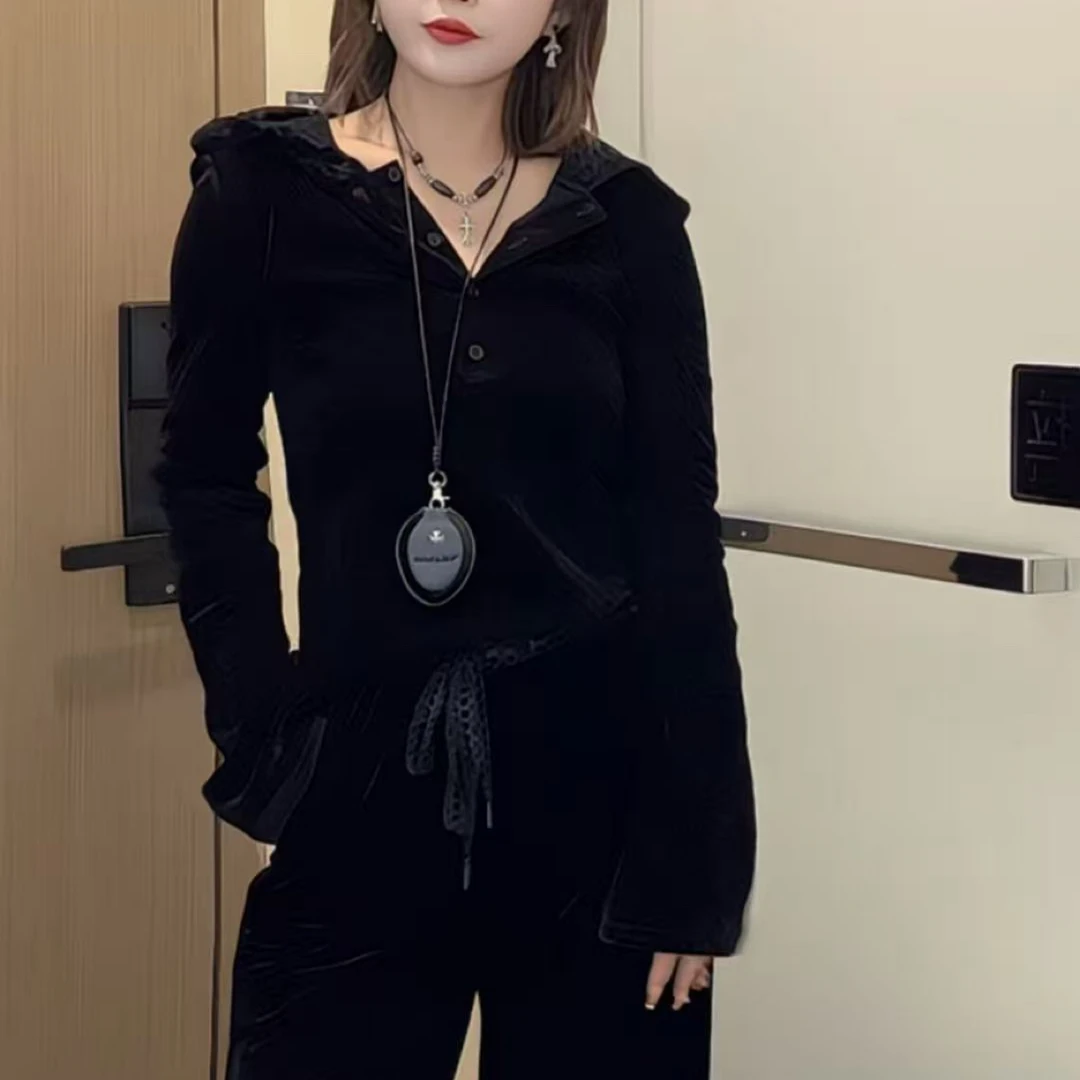 秋季新款蕾丝拼接连帽丝绒上衣搭配休闲阔腿长裤时尚穿搭