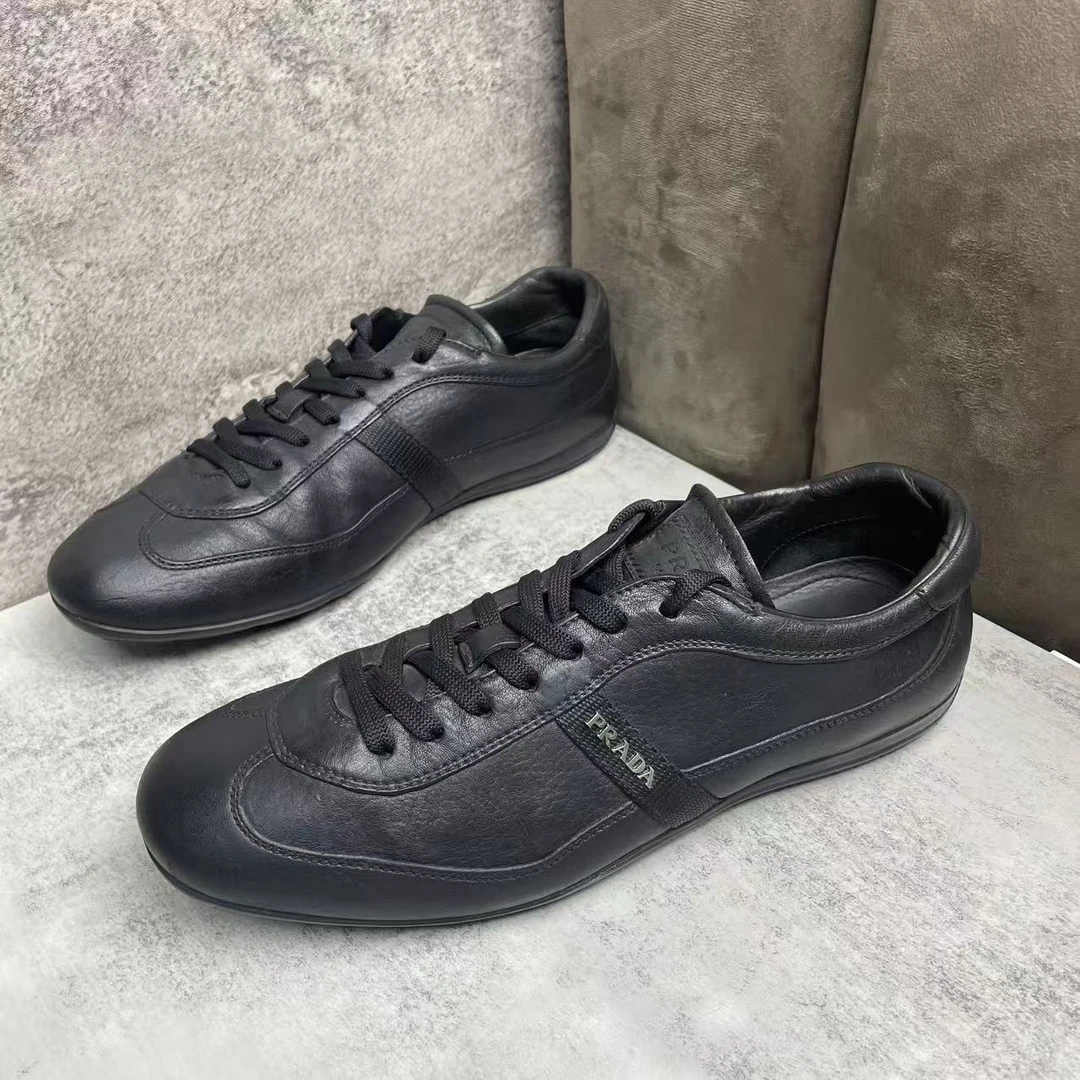 95新 Prada/普拉达 黑色皮革侧翼logo时尚百搭舒适板鞋/41码