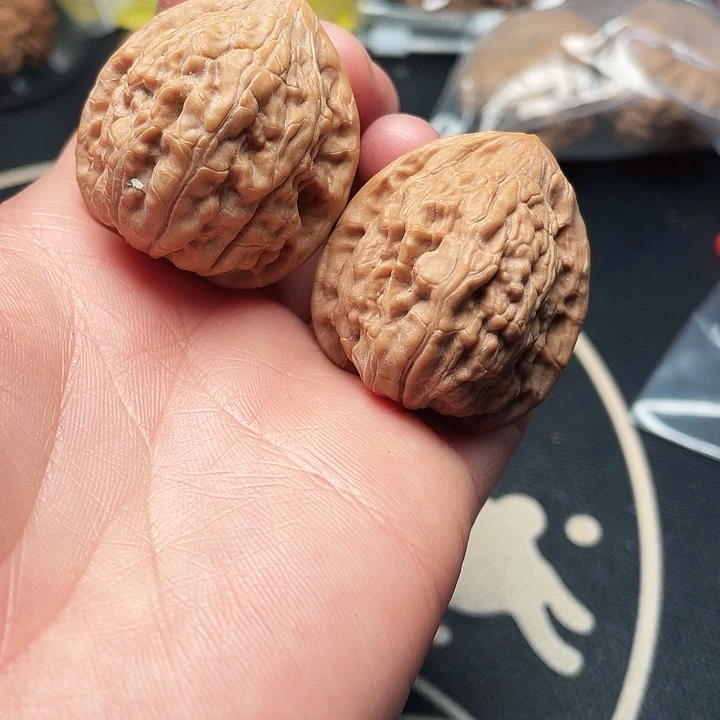 文玩核桃把件九月一对