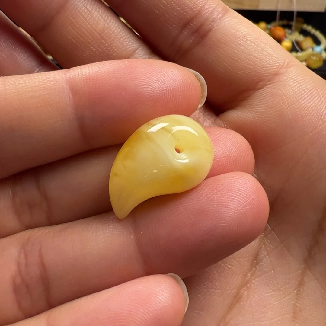 蜜蜡颈饰未镶嵌逗号