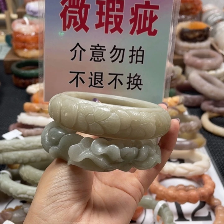 用***8未镶嵌手镯石英质玉