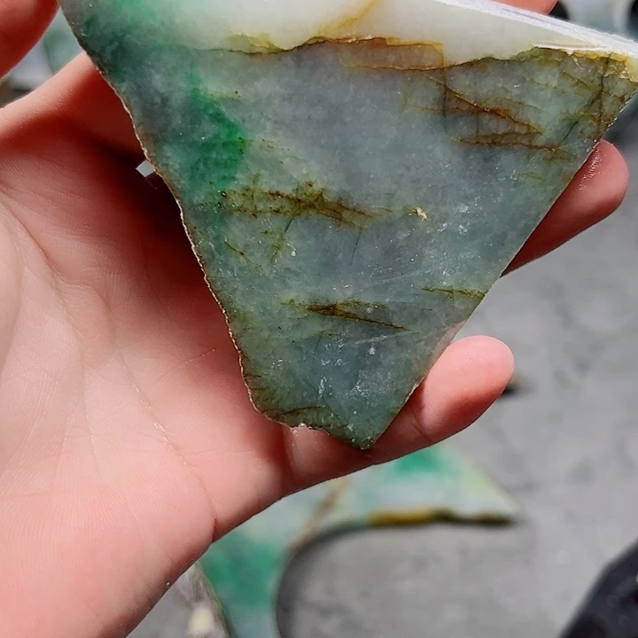 喵***球颈饰未镶嵌翡翠纯天然缅甸翡翠