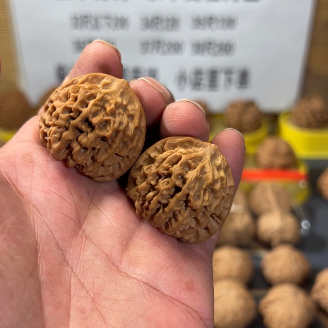 呜***文玩核桃吊坠秦闷