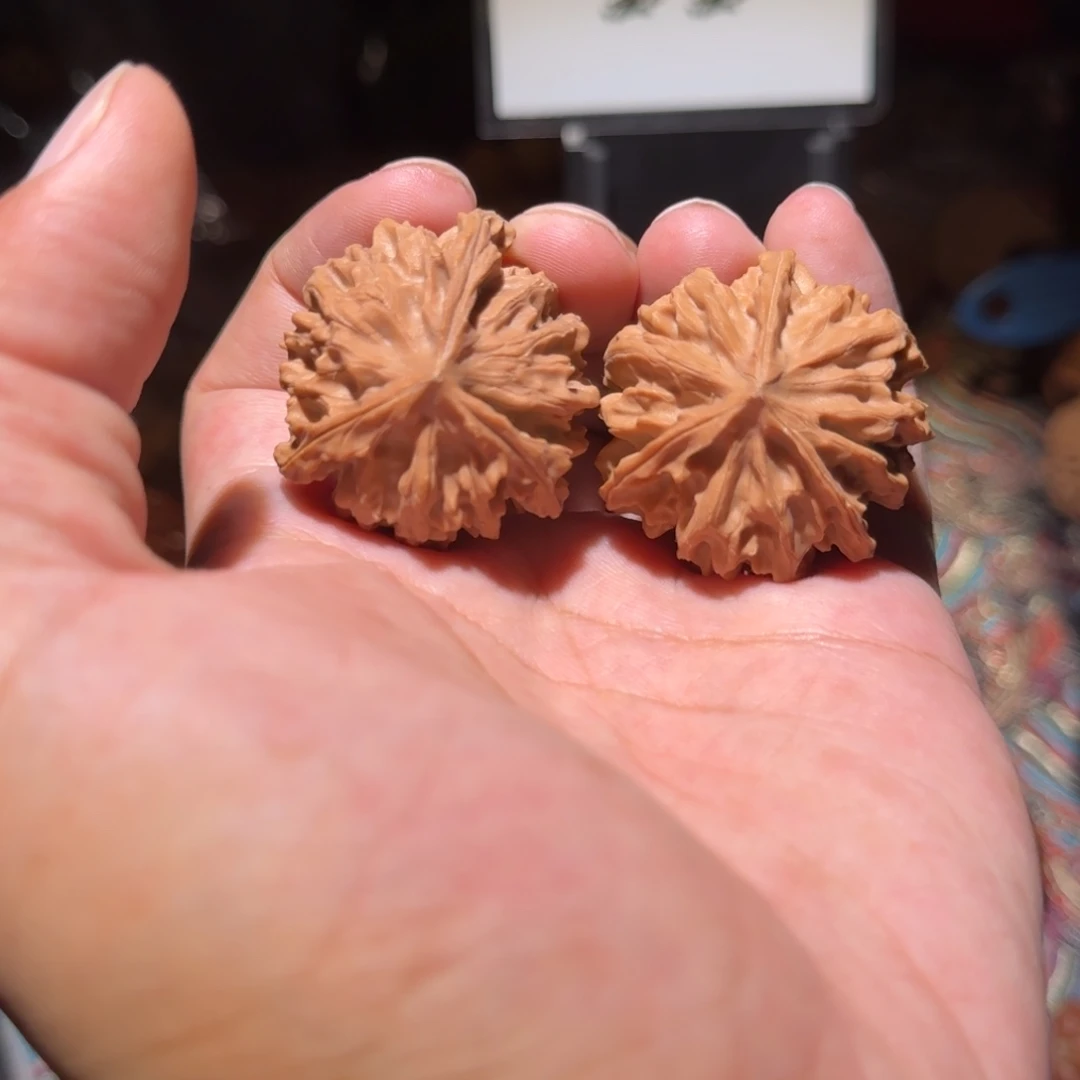 把件核桃036岐山三棱，尺寸37