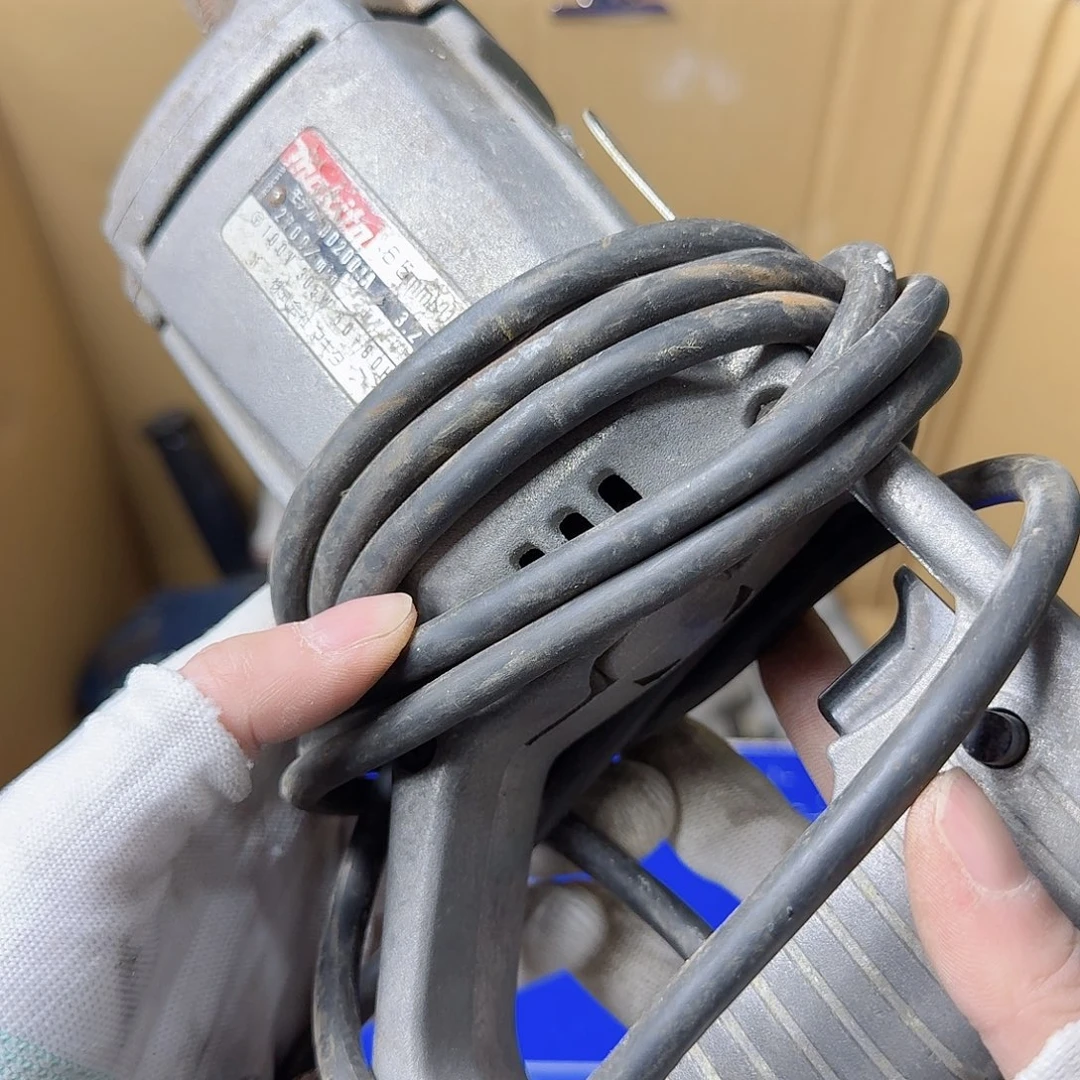 她**影中古商品，瑕疵品，不保好坏。684