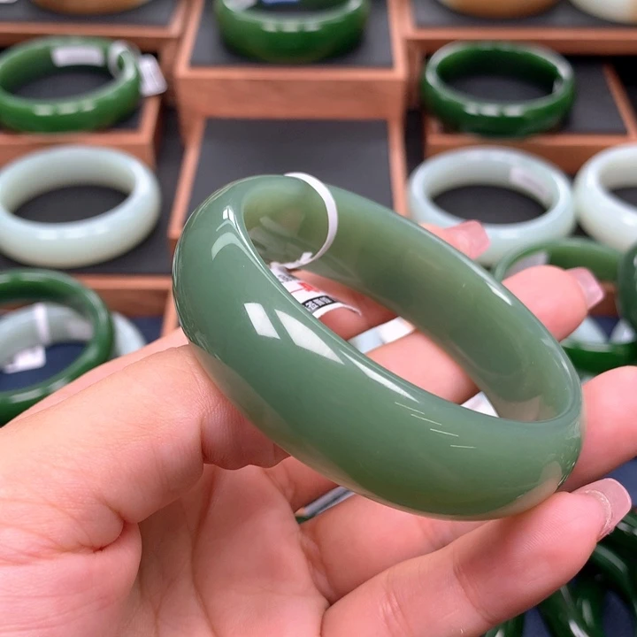 未镶嵌手镯和田玉（碧玉）