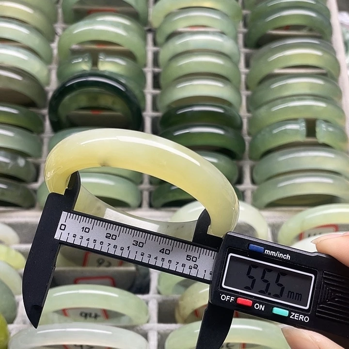 蛇纹石玉未镶嵌手镯96