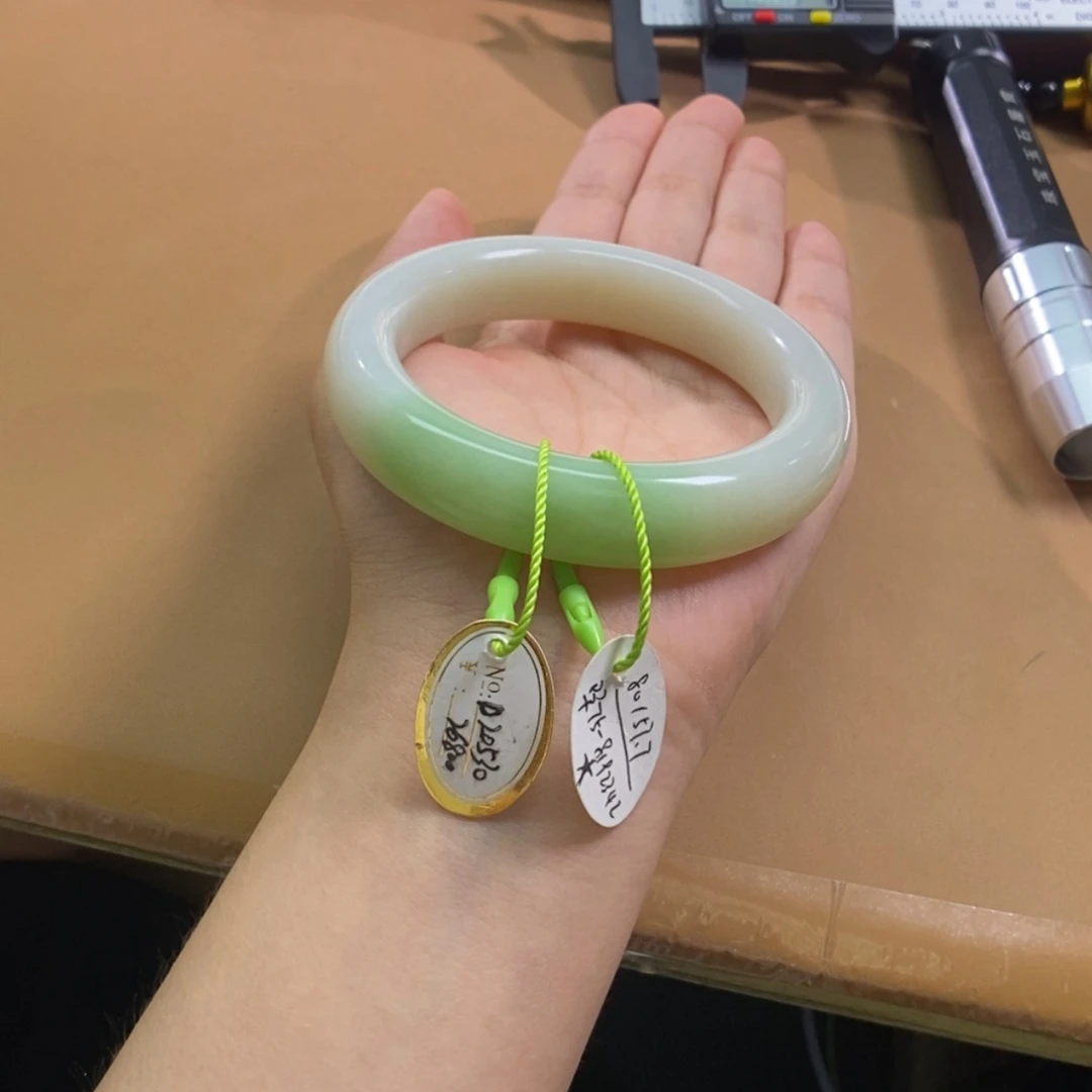 【闪购商品】和田玉（翠青玉）手镯未镶嵌枝**花58