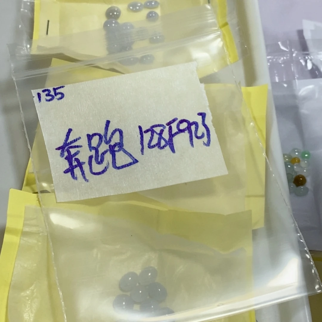 奔***牛未镶嵌定制翡翠我