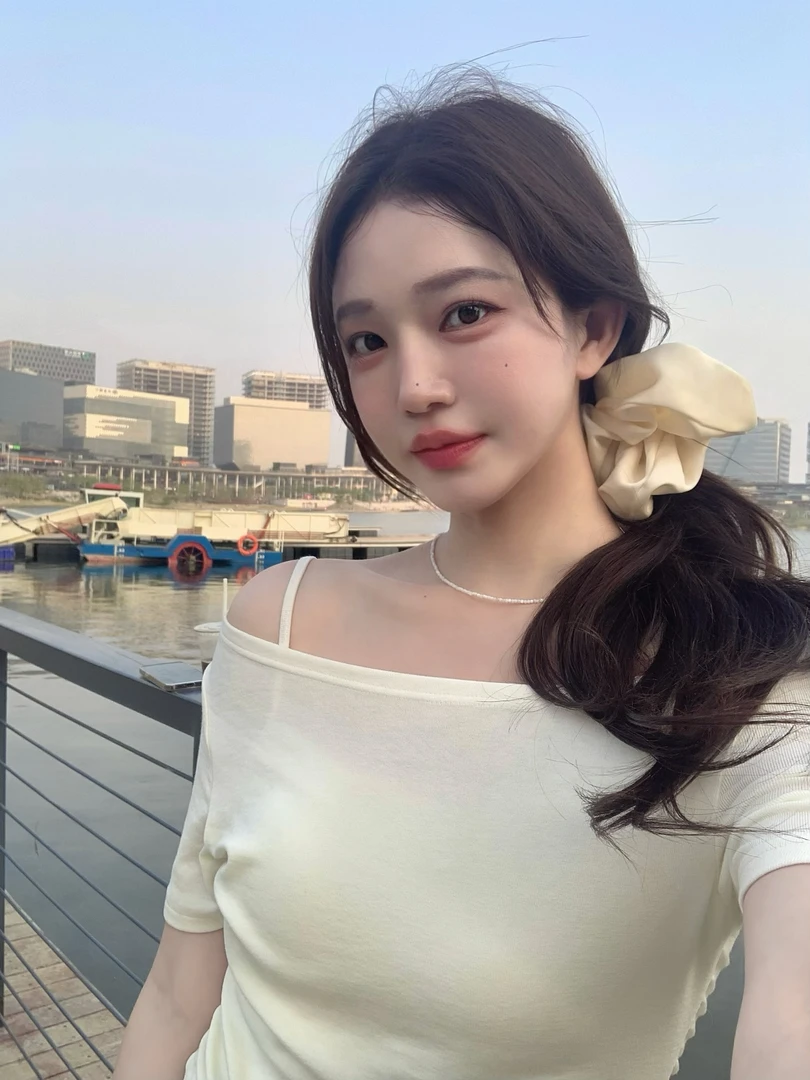 吴馨宜 韩国温柔缎面超大香槟色发圈