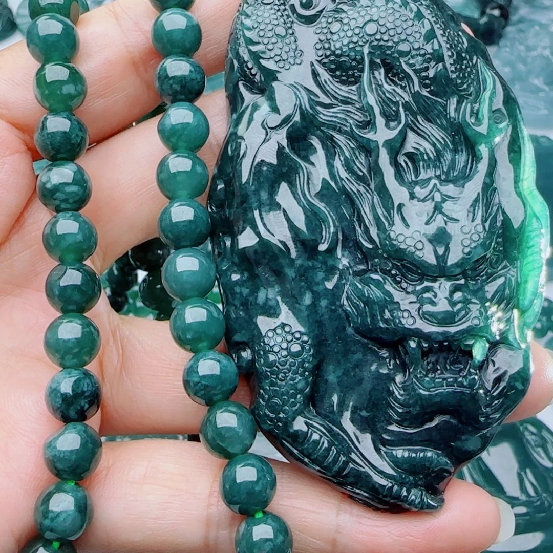 翡翠未镶嵌颈饰多样性发货天然的A货翡翠
