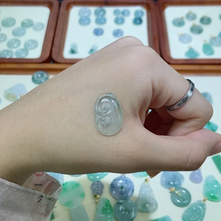 颈饰未镶嵌翡翠如意