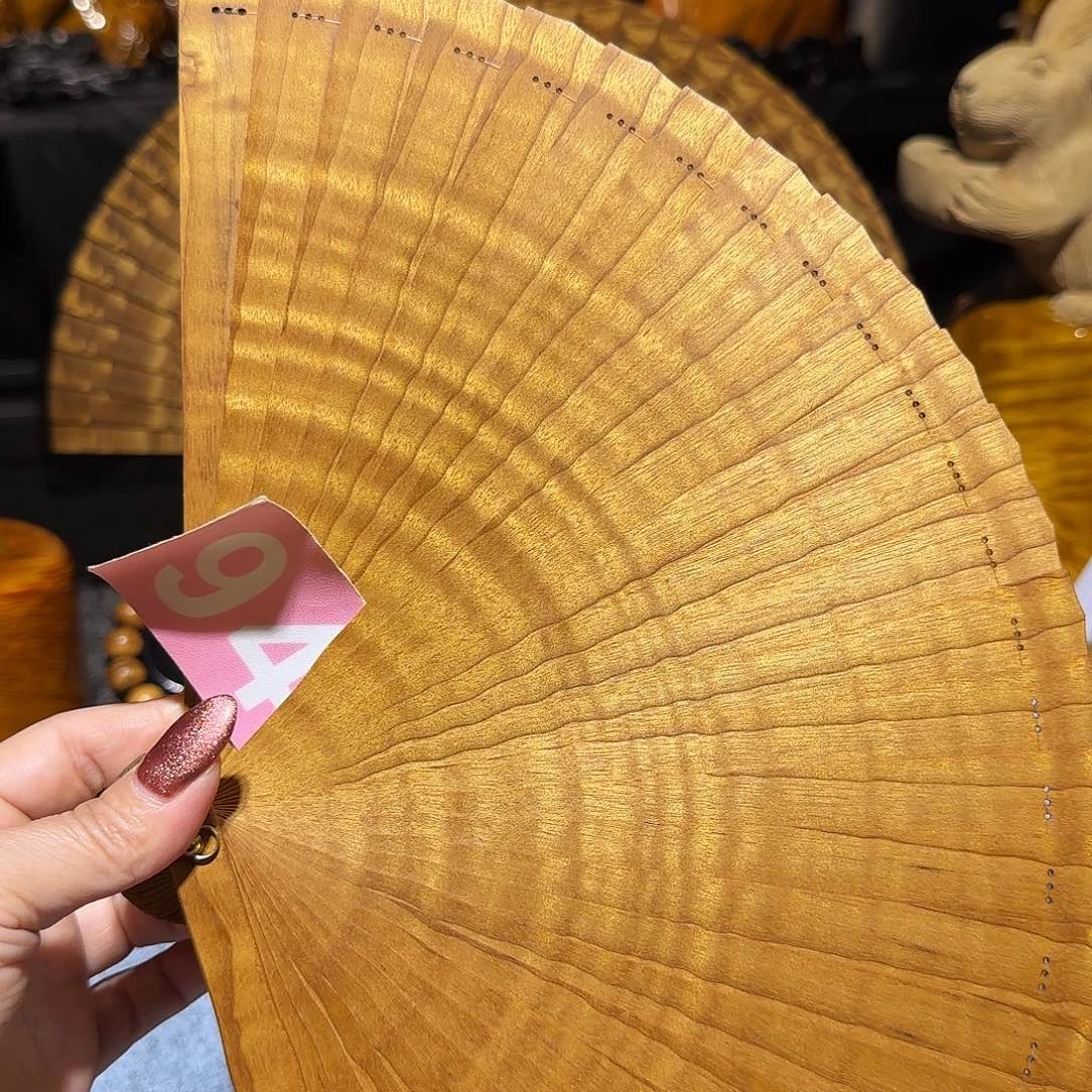 金丝楠道****）金丝楠木手把件