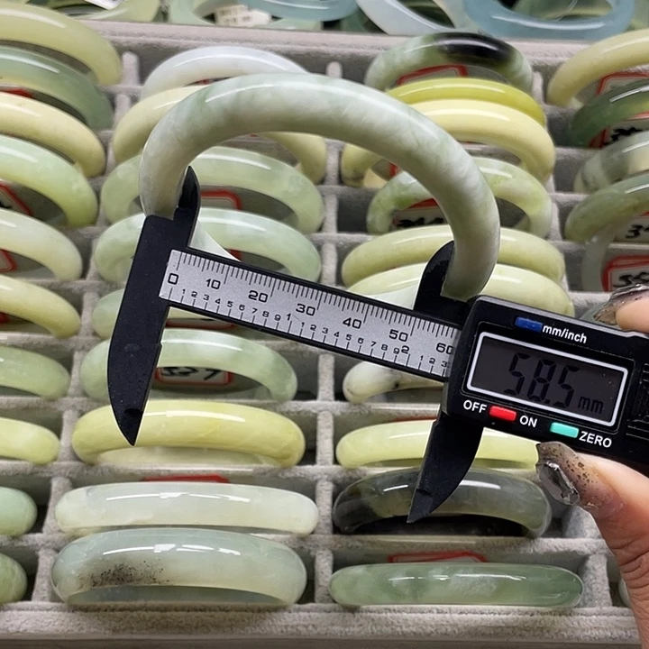 蛇纹石玉未镶嵌手镯357