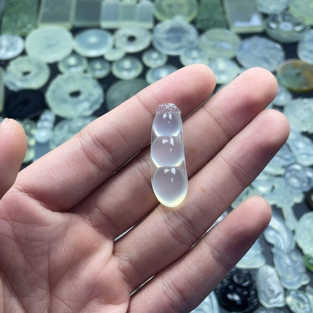 岫玉未镶嵌颈饰小豆子