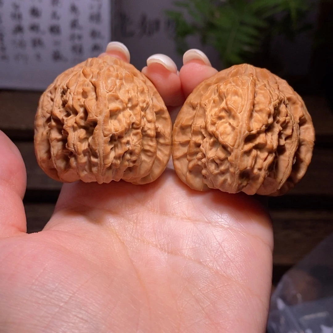 文玩核桃吊坠全品43三角白狮子头精品