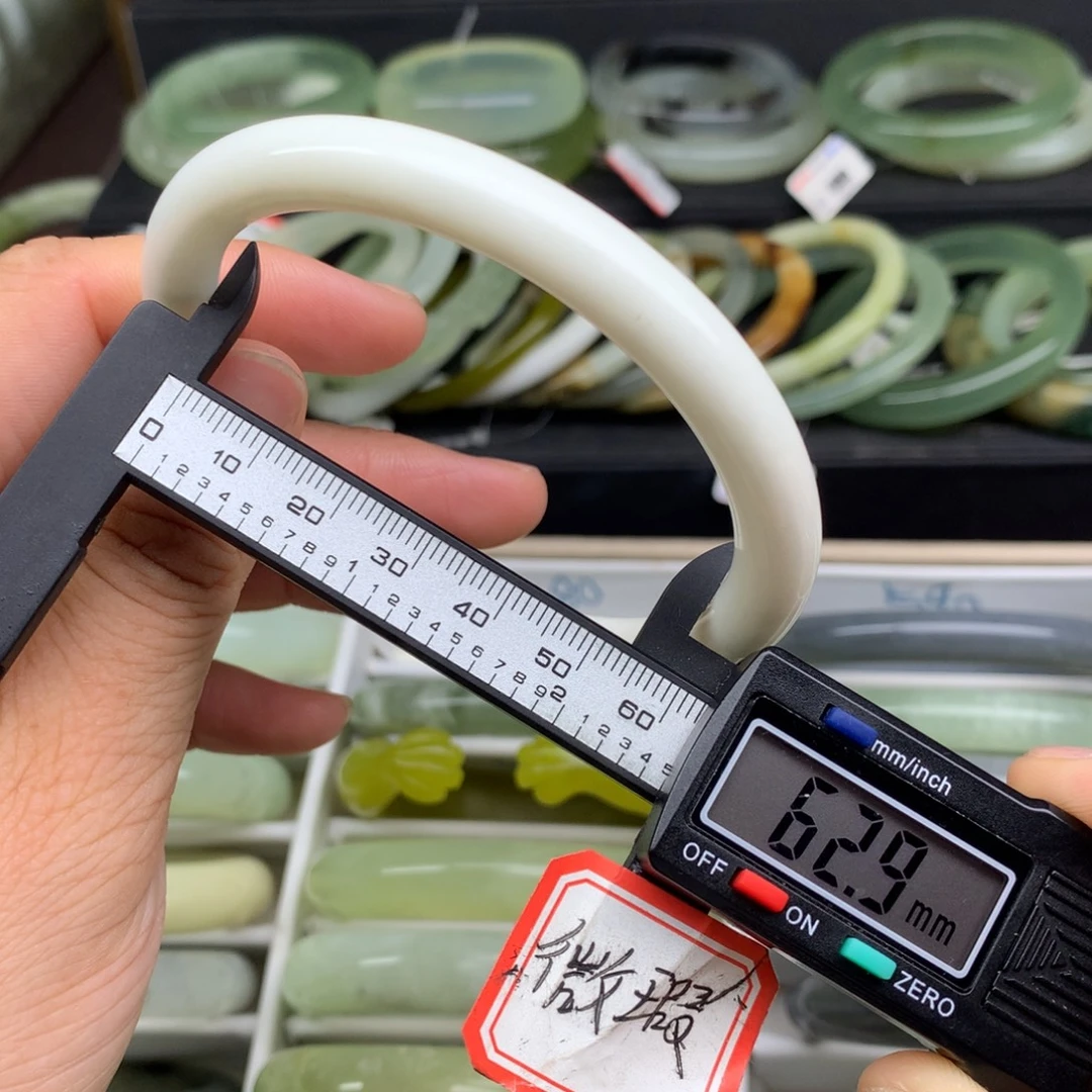 未镶嵌蛇纹石玉手镯580