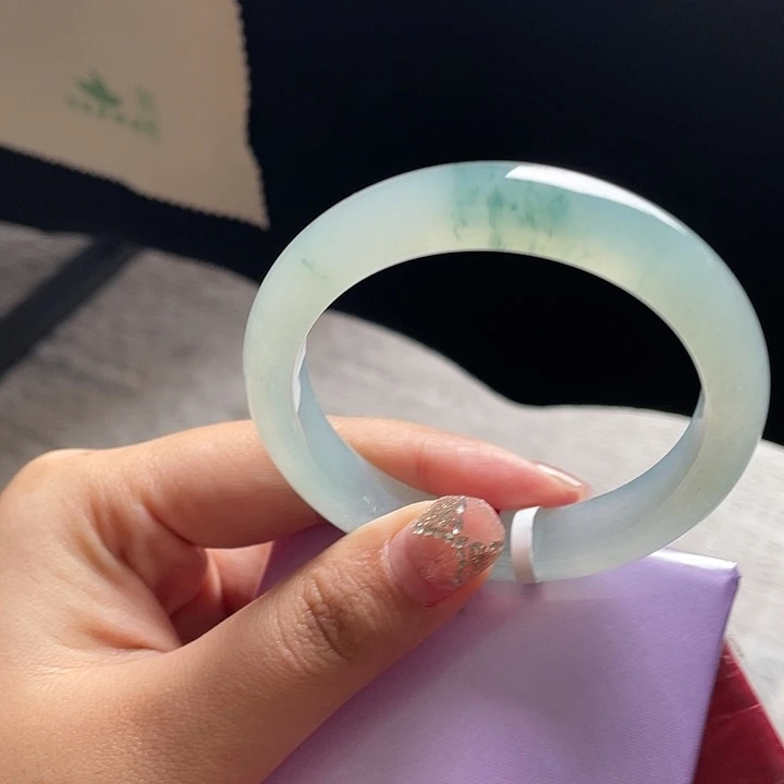 翡翠未镶嵌手镯三天鉴赏