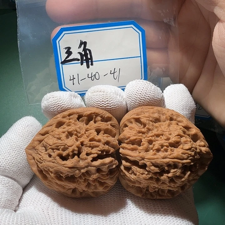 文玩核桃吊坠南疆三角36