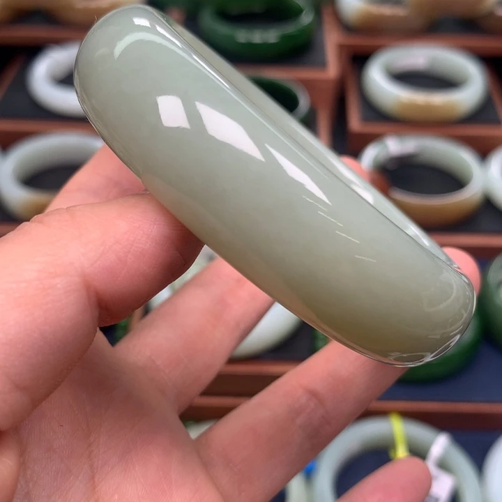 和田玉手镯61圈口未镶嵌