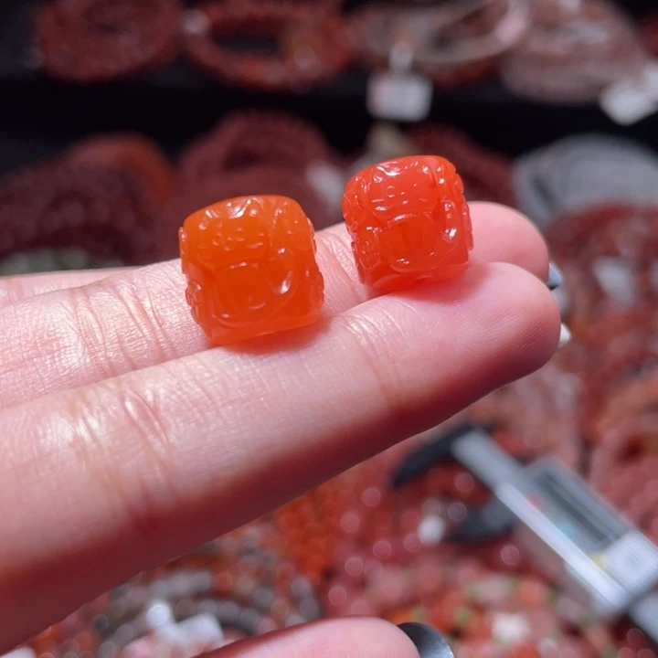 南红玛瑙未镶嵌猫猫桶珠1939