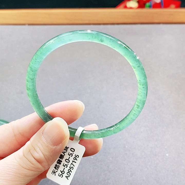 翡翠未镶嵌手镯（圆镯）
