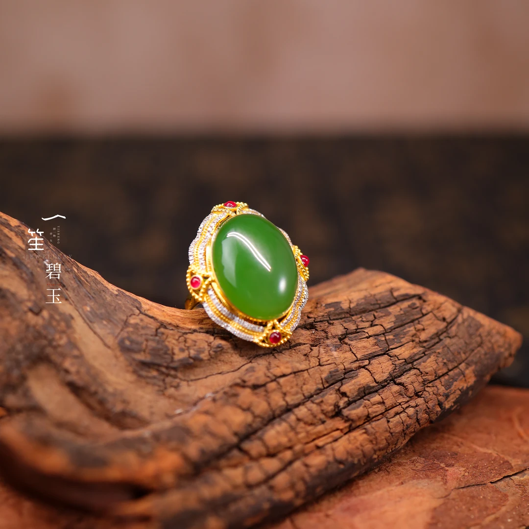 【一笙珠宝】天然和田玉碧玉辣绿起荧蛋面戒指18k镶嵌