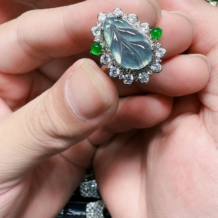 翡翠未镶嵌颈饰天然A货翡翠放漏