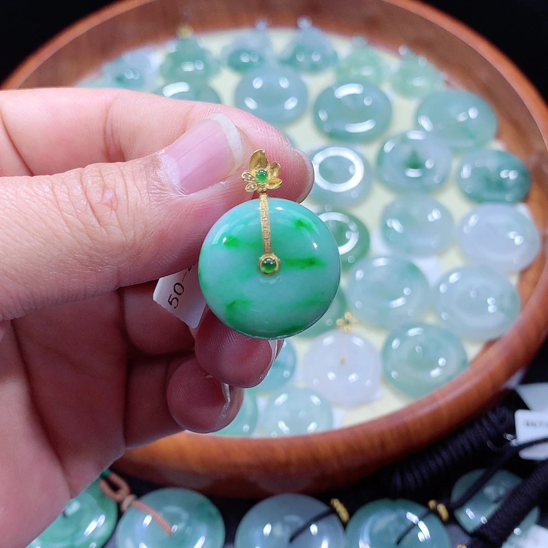 翡翠吊坠(不含链)18K金镶嵌