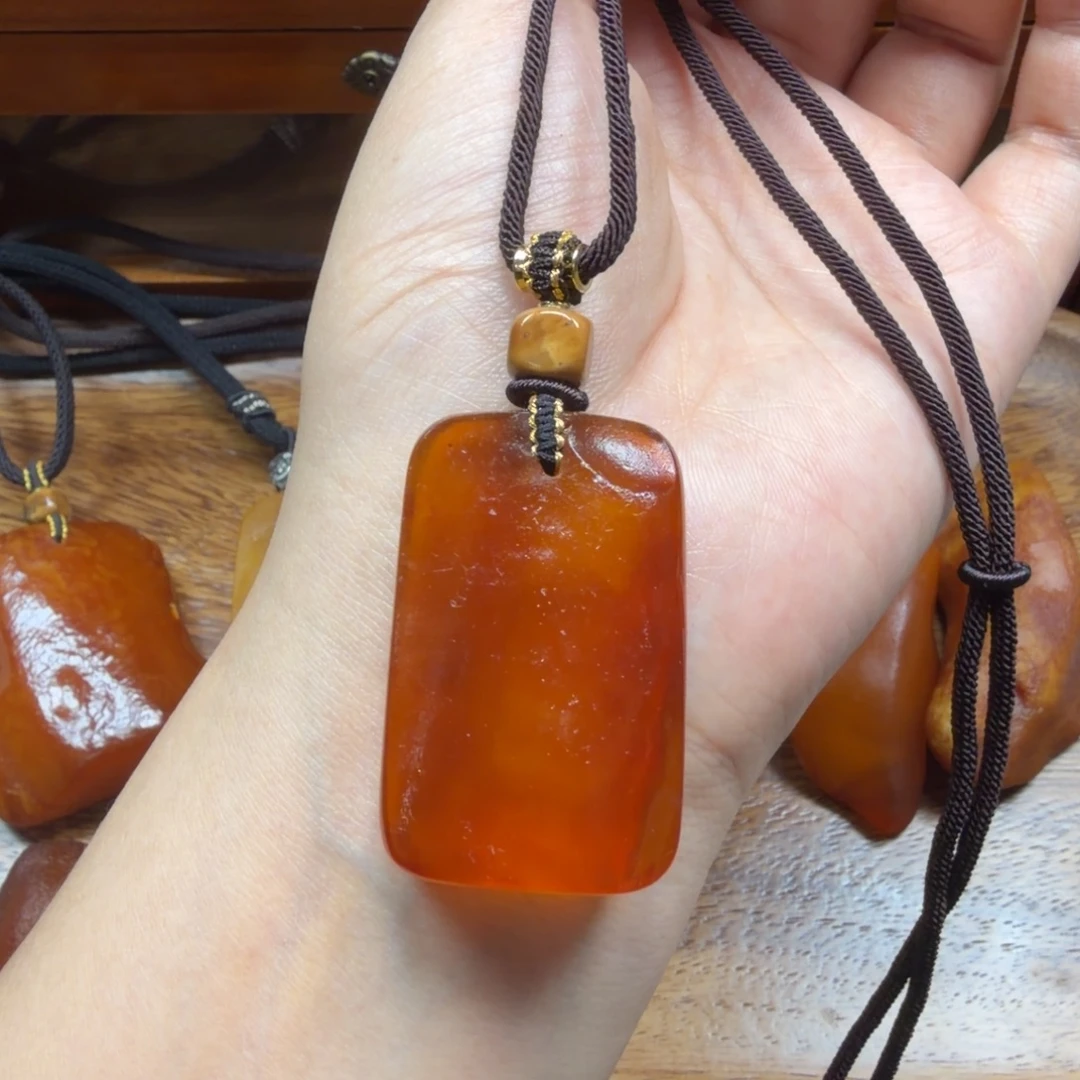 琥珀未镶嵌吊坠(赠链)