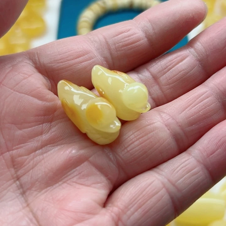 琥珀（矿物珀）未镶嵌裸石