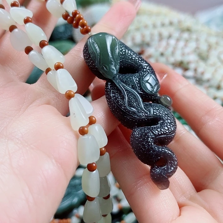 和田玉未镶嵌颈饰