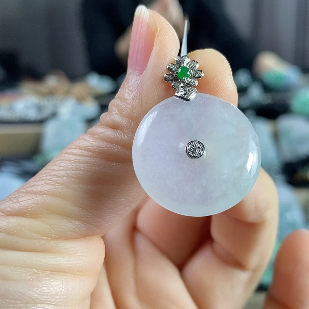 翡翠18K金镶嵌颈饰吊坠