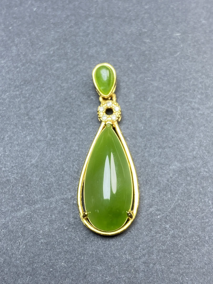 和田玉细水滴吊坠时尚百搭