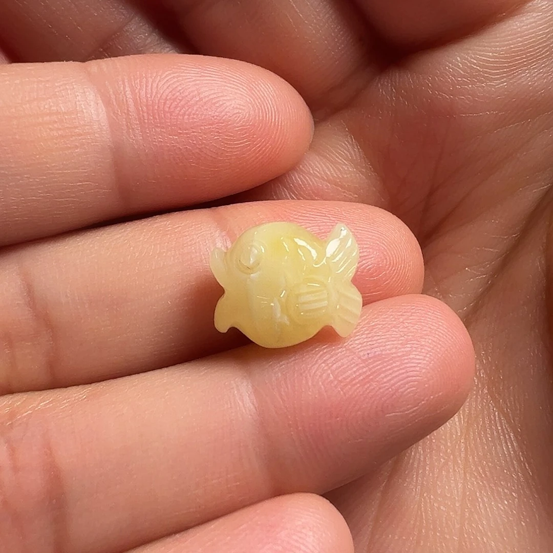 蜜蜡颈饰未镶嵌胖鱼（打孔不退换）